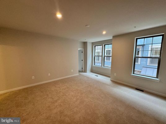 Empty room, Interior, Recessed Lighting