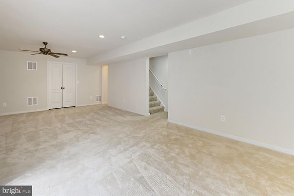 Empty room, Interior, Recessed Lighting