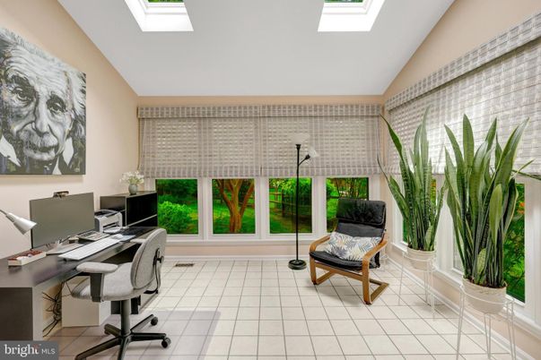 Home Office, Interior