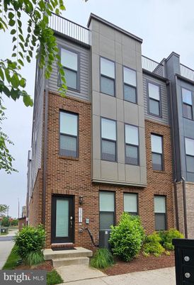 Exterior, Facade, Brick Facade, Rowhouse