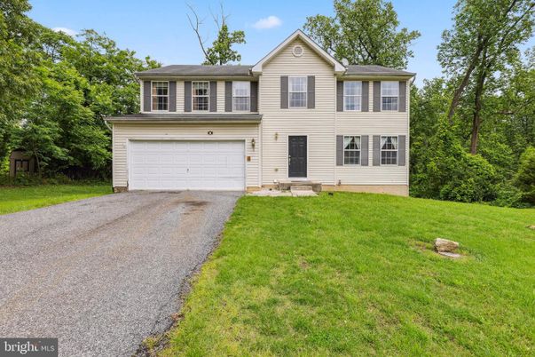 Attached, Backyard, Exterior, Facade, Georgian