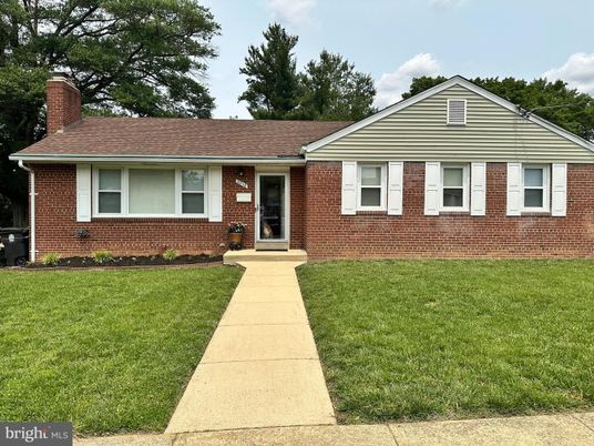 Exterior, Facade, Brick Facade, Ranch