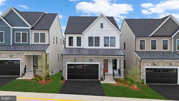 Attached, Exterior, Facade, Rowhouse