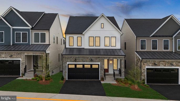 Attached, Exterior, Facade, Farmhouse