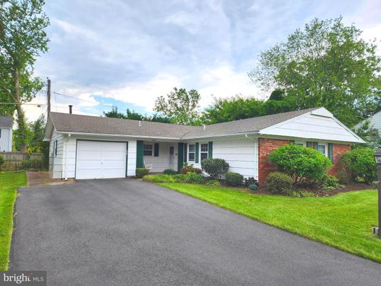 Attached, Exterior, Facade, Brick Facade, Ranch