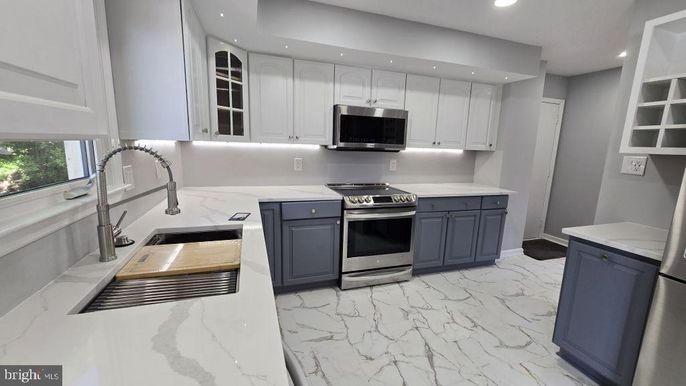 Interior, Kitchen, Marble, Recessed Lighting, Stainless Steel Appliances