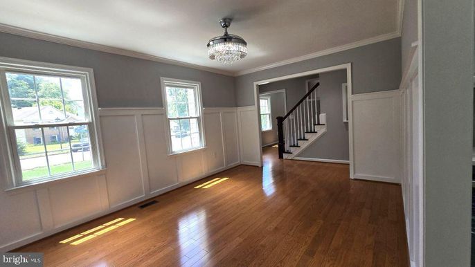 Chandelier, Empty room, Interior, Wood Texture Flooring