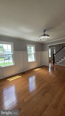 Chandelier, Empty room, Interior, Wood Texture Flooring