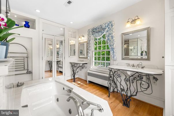 Bathroom, Interior, Recessed Lighting, Wood Texture Flooring