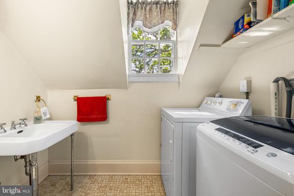 Interior, Washer