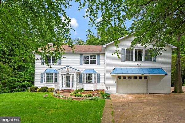 Attached, Exterior, Facade, Farmhouse