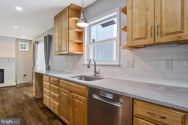 Fireplace, Interior, Kitchen, Pendant Lights, Recessed Lighting, Wood Texture Flooring