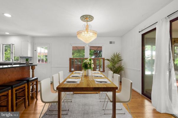 Chandelier, Dining room, Interior, Kitchen, Recessed Lighting, Wood Texture Flooring