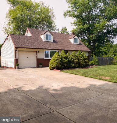 Attached, Exterior, Facade, Brick Facade, Cape Cod