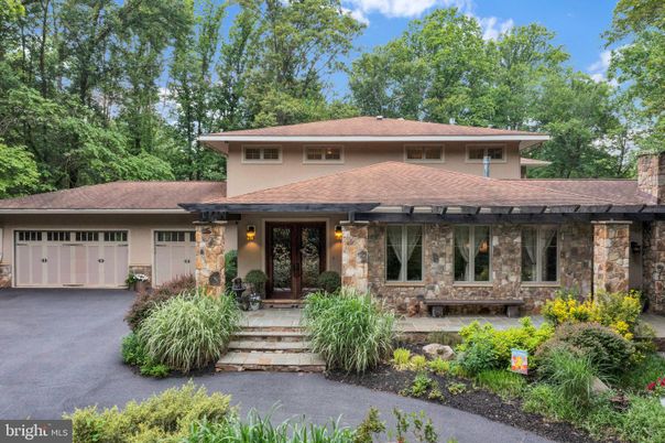 Attached, Exterior, Facade, Ranch