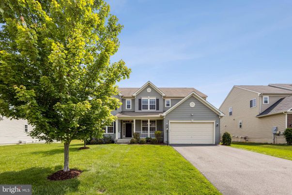 Attached, Exterior, Facade, Farmhouse