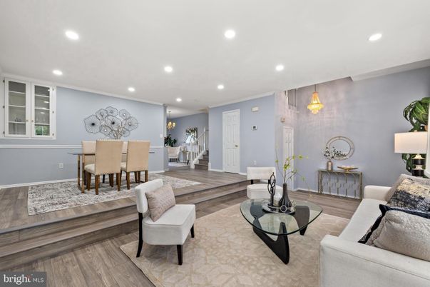 Dining room, Interior, Living room, Pendant Lights, Recessed Lighting, Wood Texture Flooring