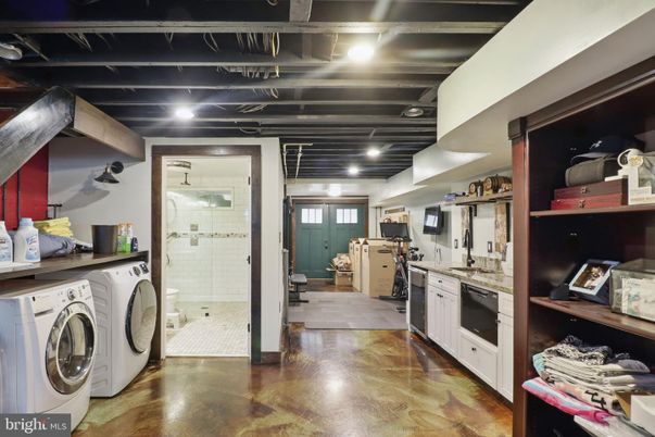 Interior, Recessed Lighting, Washer, Wood Texture Flooring