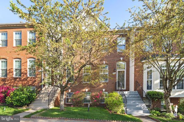 Exterior, Facade, Brick Facade, Rowhouse