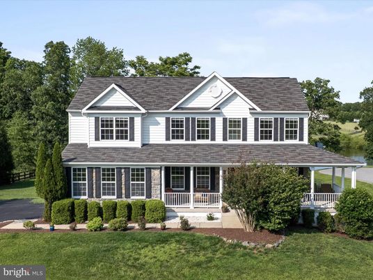Exterior, Facade, Farmhouse