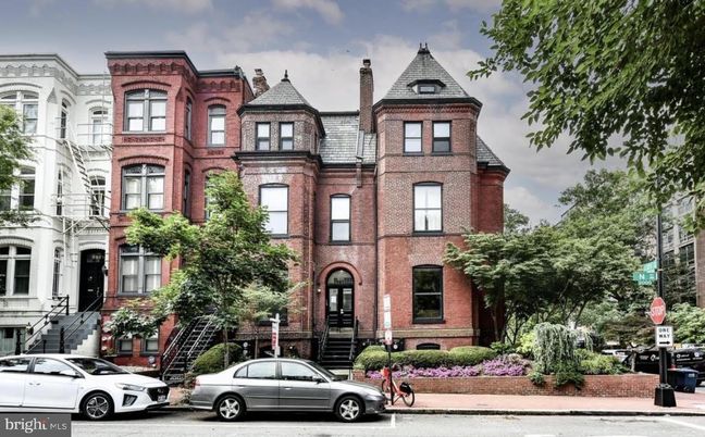 Exterior, Facade, Brick Facade, Queen Anne Victorian