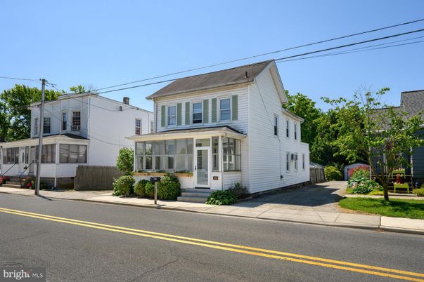 Exterior, Facade, American Foursquare