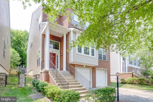 Attached, Exterior, Facade, Brick Facade, Raised Ranch
