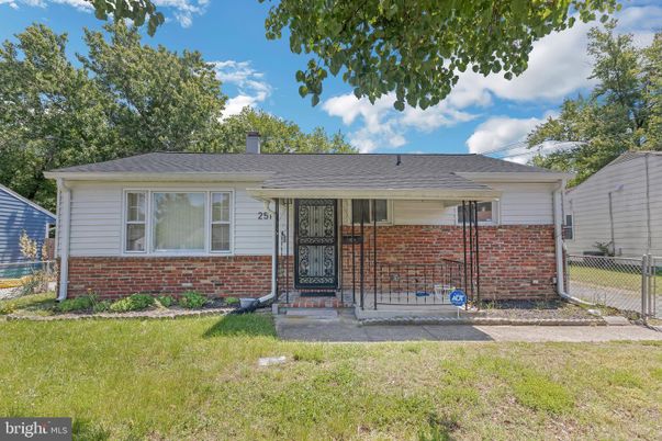 Exterior, Facade, Brick Facade, Ranch