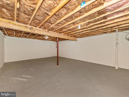 Empty room, Interior, Wooden Beams