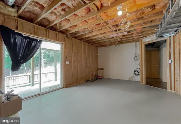 Empty room, Interior, Wooden Beams, Wooden Walls