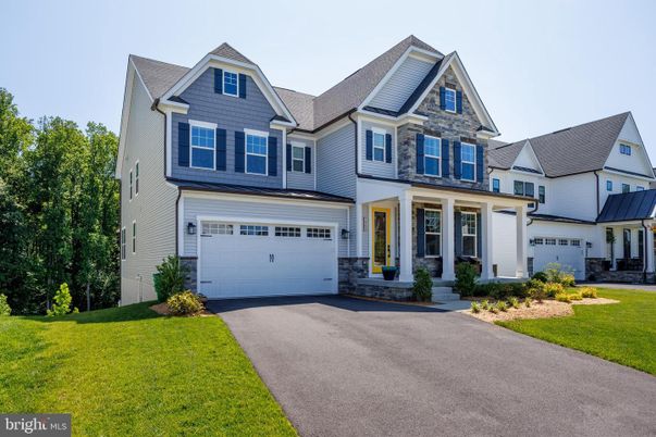Attached, Exterior, Facade, Farmhouse