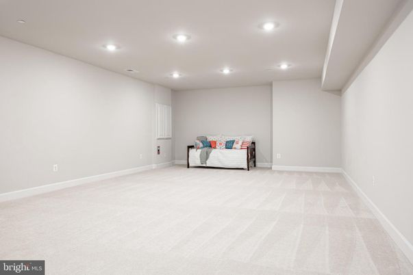 Empty room, Interior, Recessed Lighting