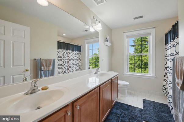 Bathroom, Dual Sink Vanities, Interior, Recessed Lighting