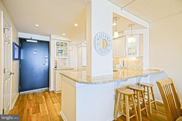 Interior, Pendant Lights, Recessed Lighting, Wood Texture Flooring