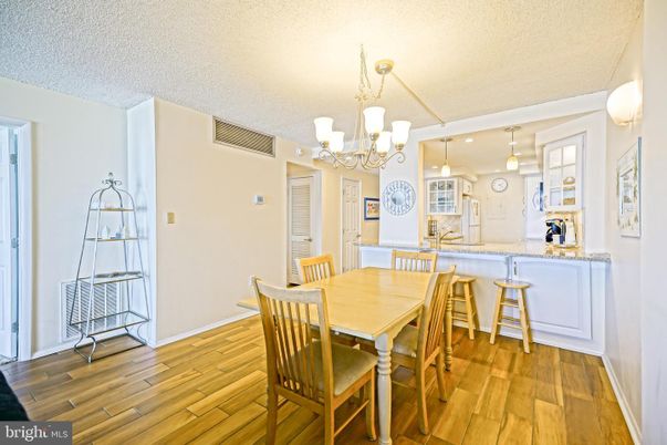 Chandelier, Dining room, Interior, Kitchen, Pendant Lights, Recessed Lighting, Wood Texture Flooring