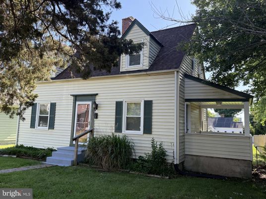 Exterior, Facade, Cape Cod