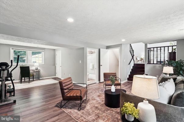 Fitness Equipment, Interior, Living room, Recessed Lighting, Wood Texture Flooring