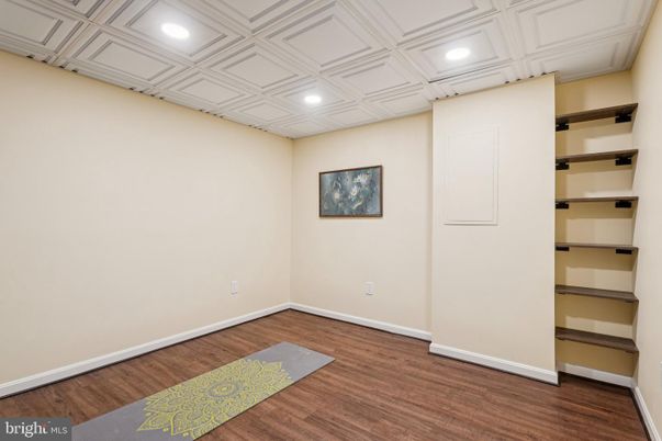 Empty room, Interior, Recessed Lighting, Wood Texture Flooring