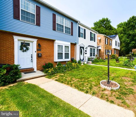Exterior, Facade, Brick Facade, Rowhouse