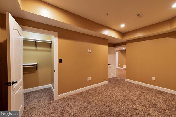 Empty room, Interior, Recessed Lighting
