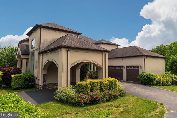 Attached, Exterior, Facade, French Provincial