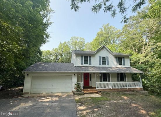 Attached, Exterior, Facade, Farmhouse