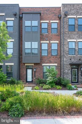 Exterior, Facade, Brick Facade, Rowhouse