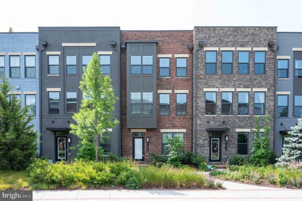 Exterior, Facade, Brick Facade, Rowhouse