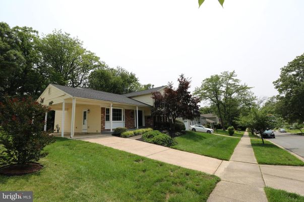 Exterior, Facade, Brick Facade, Ranch