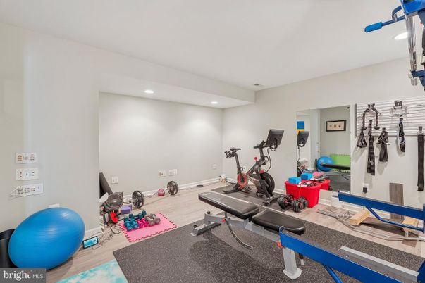 Fitness Equipment, Interior, Recessed Lighting, Wood Texture Flooring