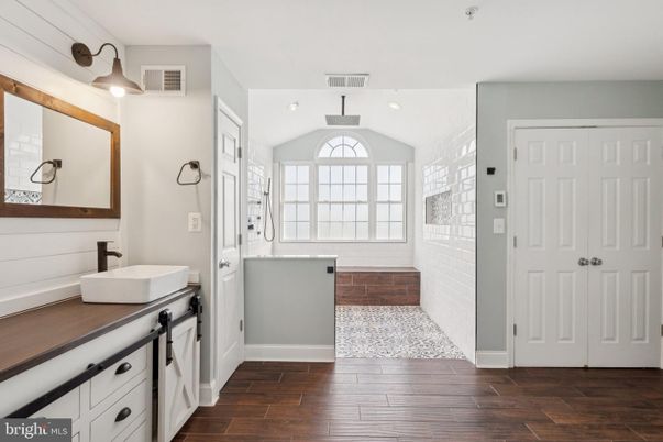 Bathroom, Interior, Recessed Lighting, Wood Texture Flooring