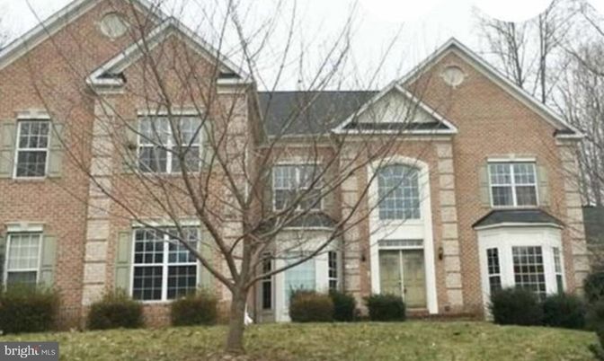 Exterior, Facade, Brick Facade, Brick Traditional