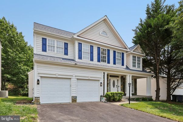 Attached, Exterior, Facade, Farmhouse