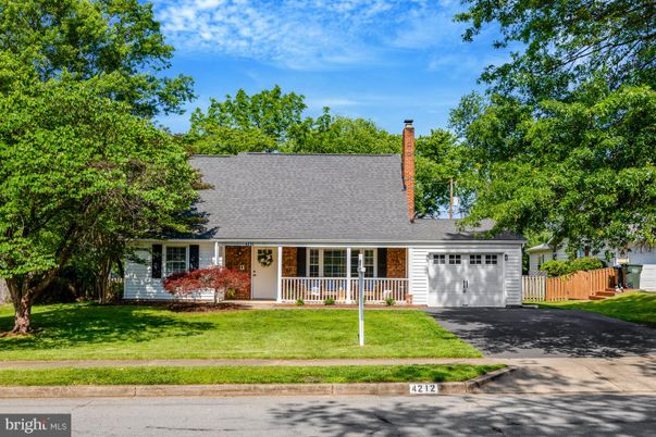 Attached, Exterior, Facade, Cape Cod